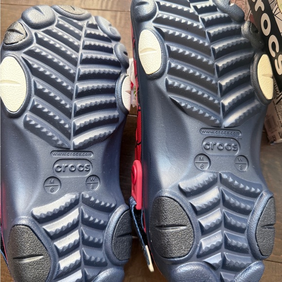 BNIB Spider-Man all-terrain Crocs W8/M6 - Picture 4 of 6